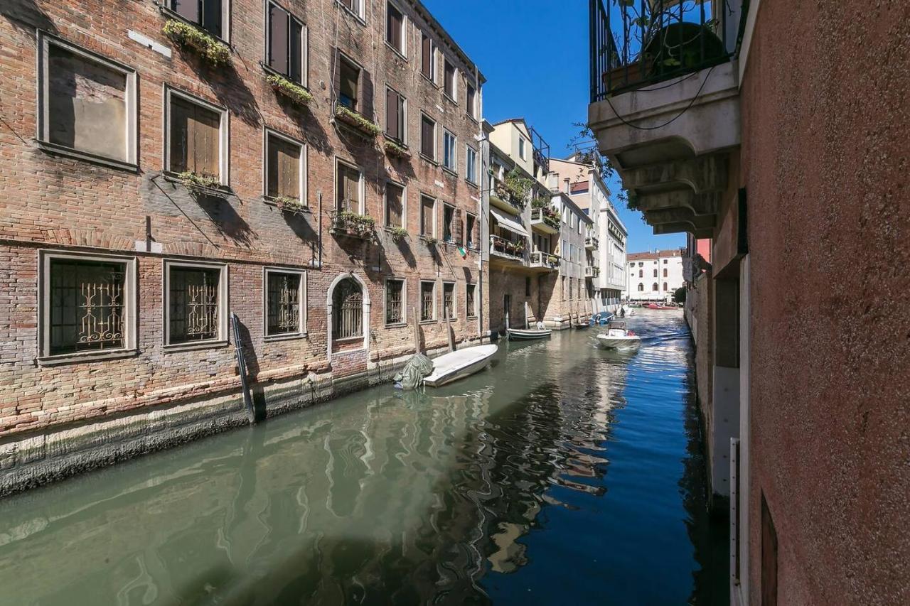 Behind On The Canalside Venice Apartment Exterior photo